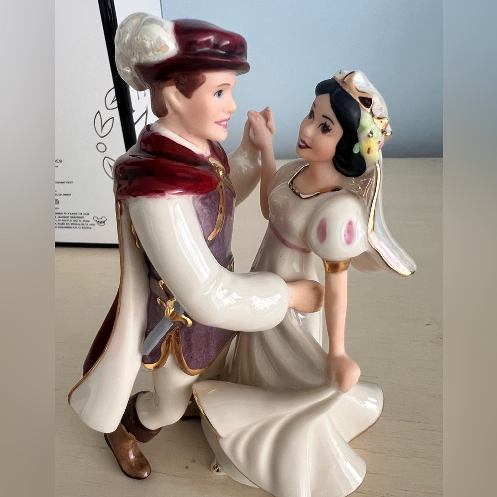 Lenox Disney Snow White and Prince Waltzing Figurine 6"H #878334 New In Box COA - Picture 3 of 8